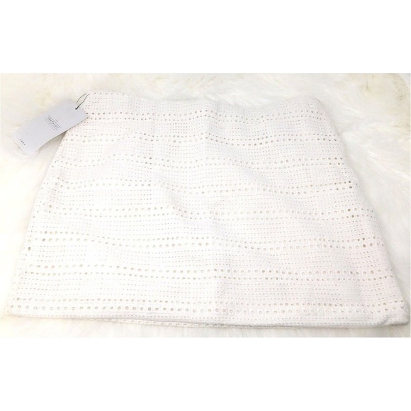 WHITE EYELET LACE MINI SKIRT - Picture 5 of 7